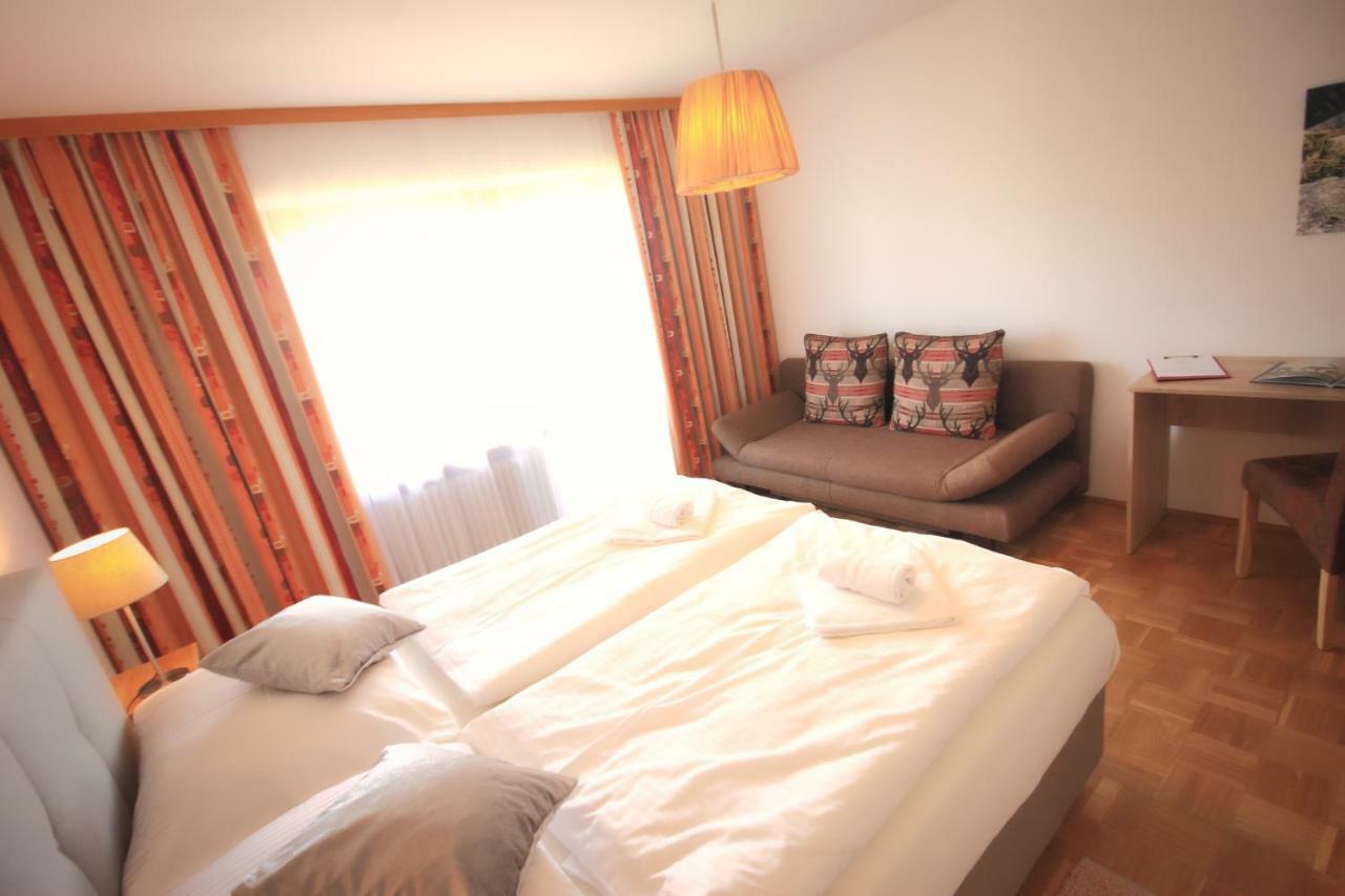 Hotel Pension Eichenhof Ried im Zillertal Eksteriør billede